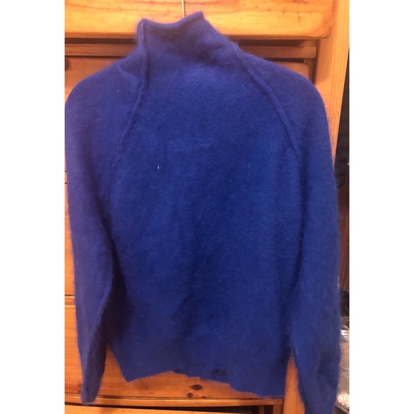 Soft real wool turtle neck sweater - cobalt blue - Picture 2 of 3